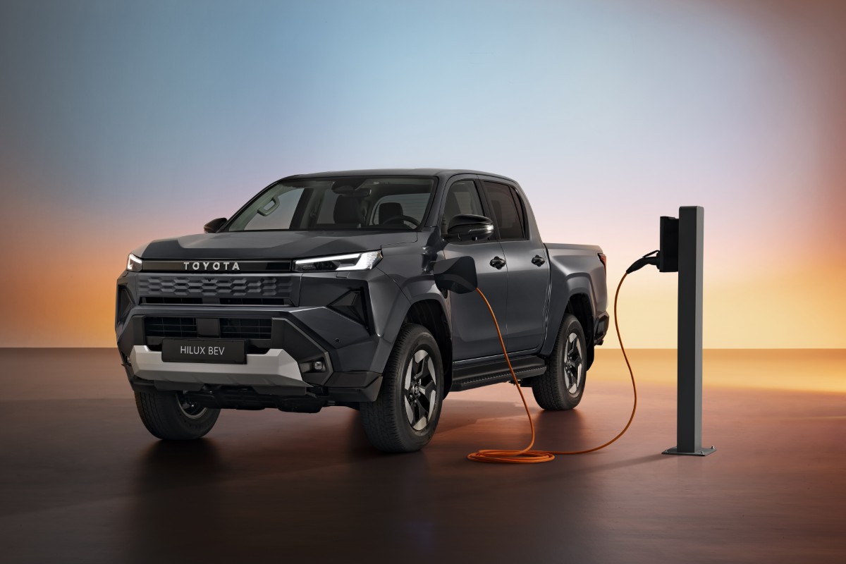 Toyota Predstavlja Potpuno Novi Hilux: Stiže Prva Baterijsko-Električna Verzija Ikoničnog Pick-upa