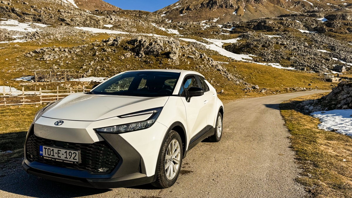 TEST: Toyota C-HR 1.8 HEV C-ULT (140 KS)