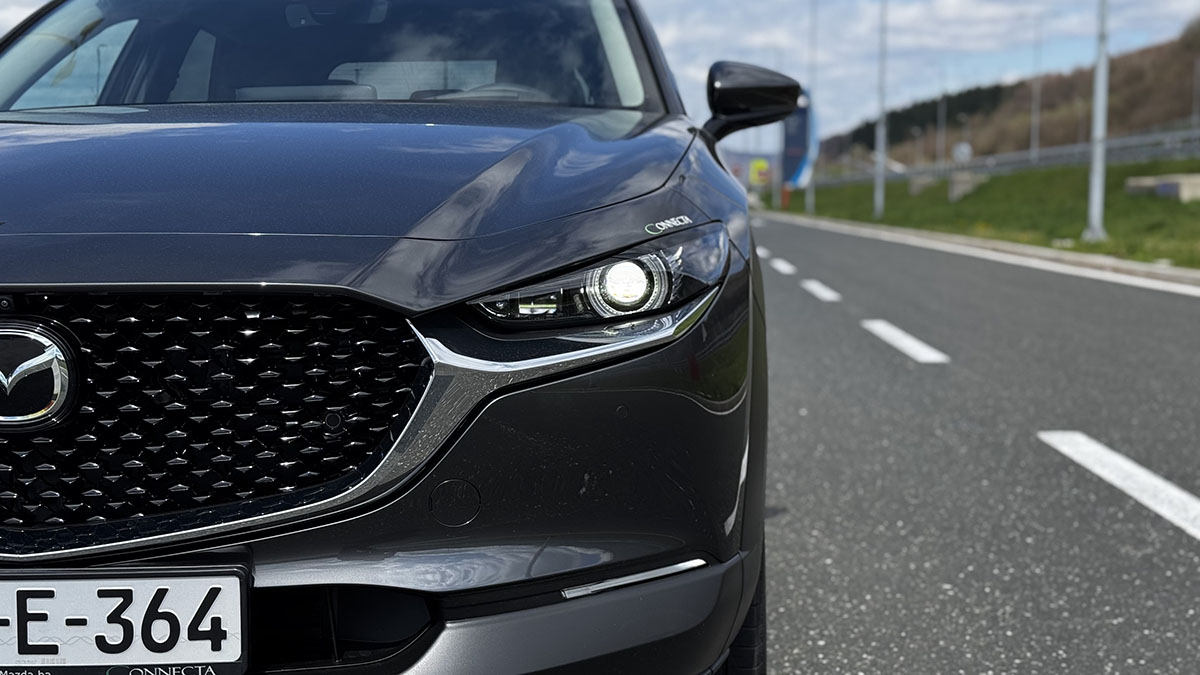 TEST: Mazda CX-30 Takumi 2,5 e-Skyactive G (103kW) 140 KS